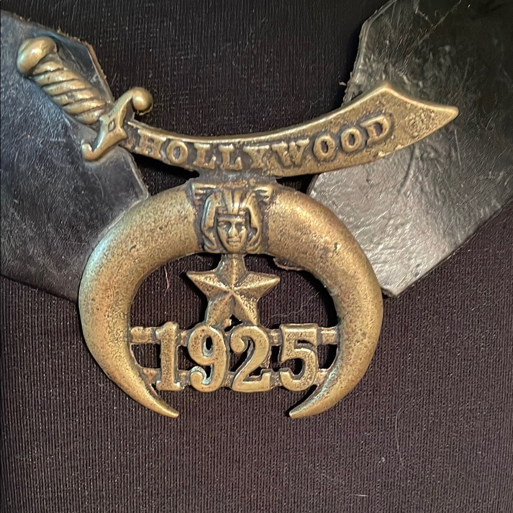 Vintage Hollywood 1925 Emblem
